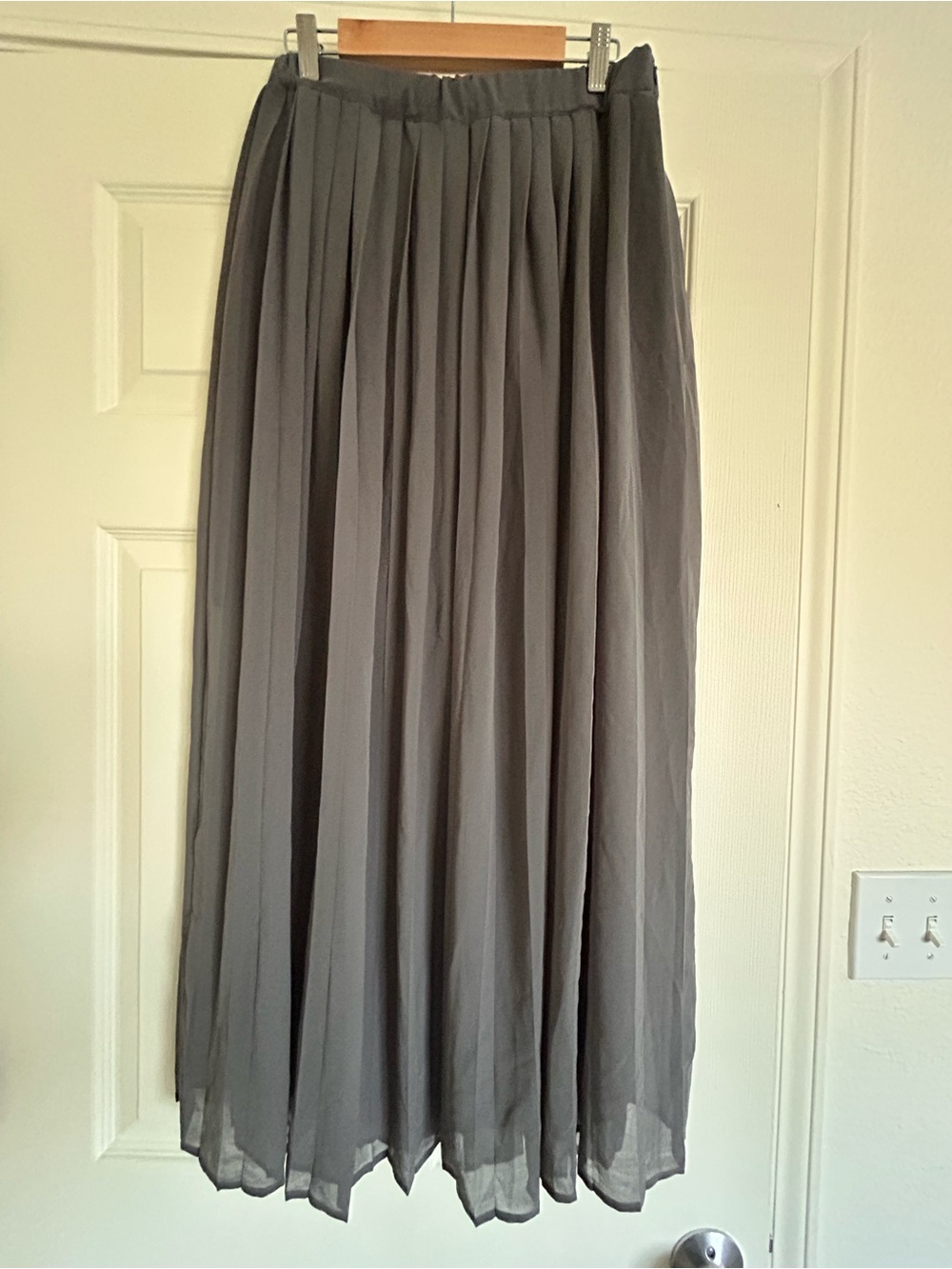BCBGMaxAzria Gray Pleated Maxi Skirt